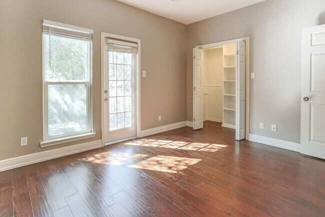 Building Photo - 1307 Kinney Ave