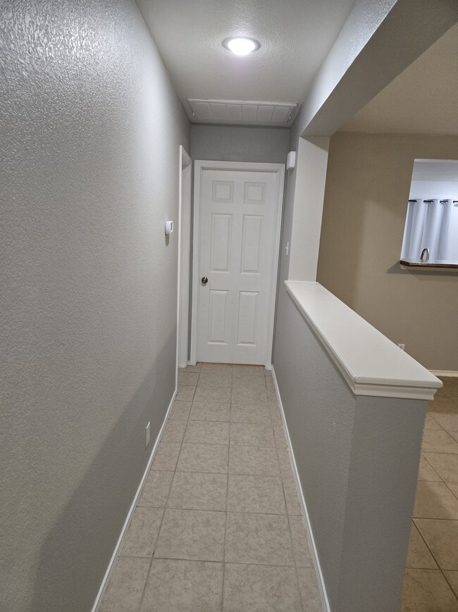 Building Photo - 210 Calixto Ct