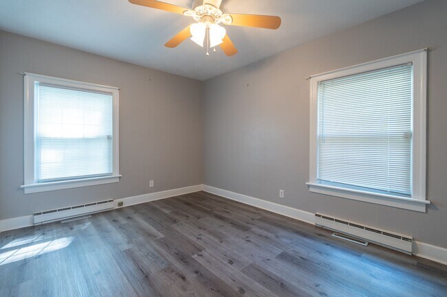 Building Photo - MOVE IN READY 4 Bedroom in Western Branch!