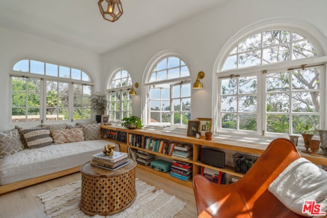 Building Photo - 6402 Ivarene Ave