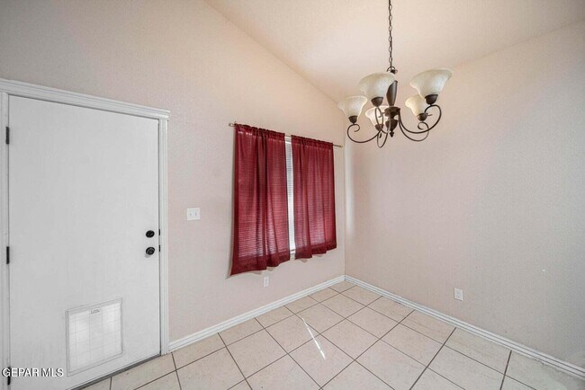 Building Photo - 2924 Pino Triste Dr