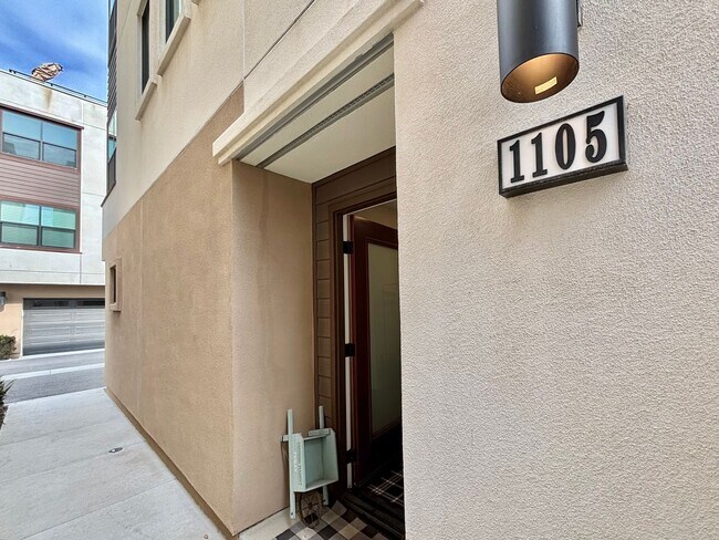 Building Photo - 1105 Canal St