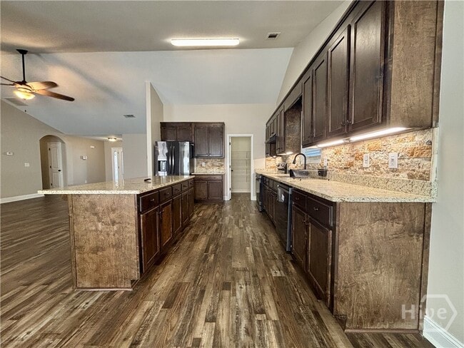 Building Photo - 140 Rolling Oaks Ln