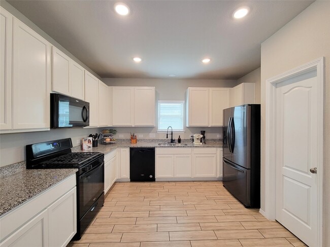 Building Photo - 24802 Winema Wds Ln