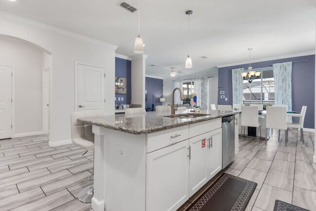 Building Photo - 4718 Kings Castle Cir