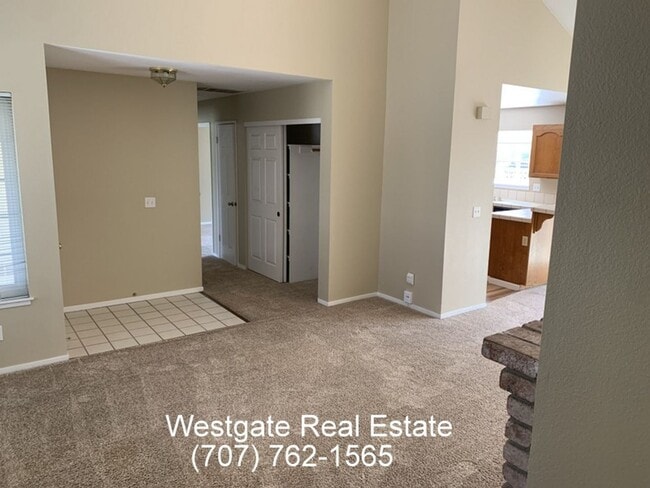 Building Photo - 1425 Dandelion Way