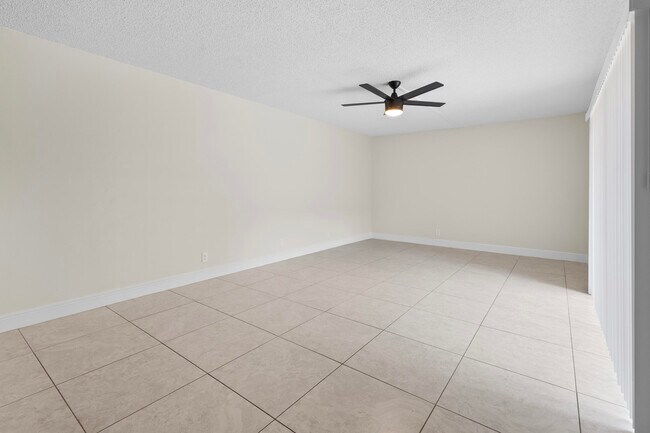 Building Photo - 1420 Augusta Cir