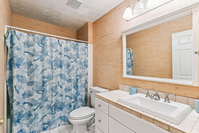 Building Photo - 19 Normandy Ct