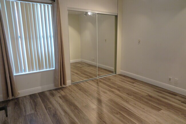 Building Photo - 6562 Boca Del Mar Dr