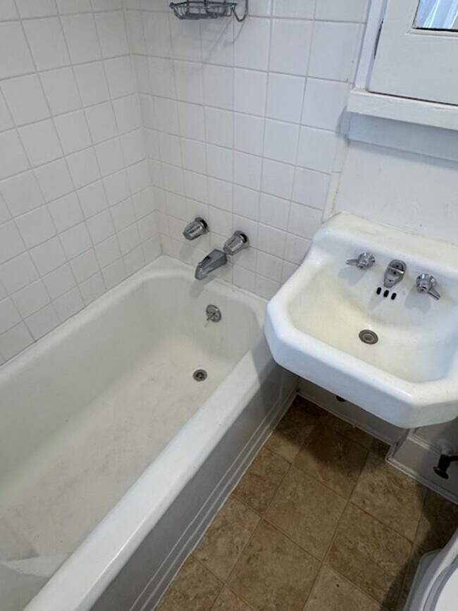 Building Photo - 3811 E 10th St