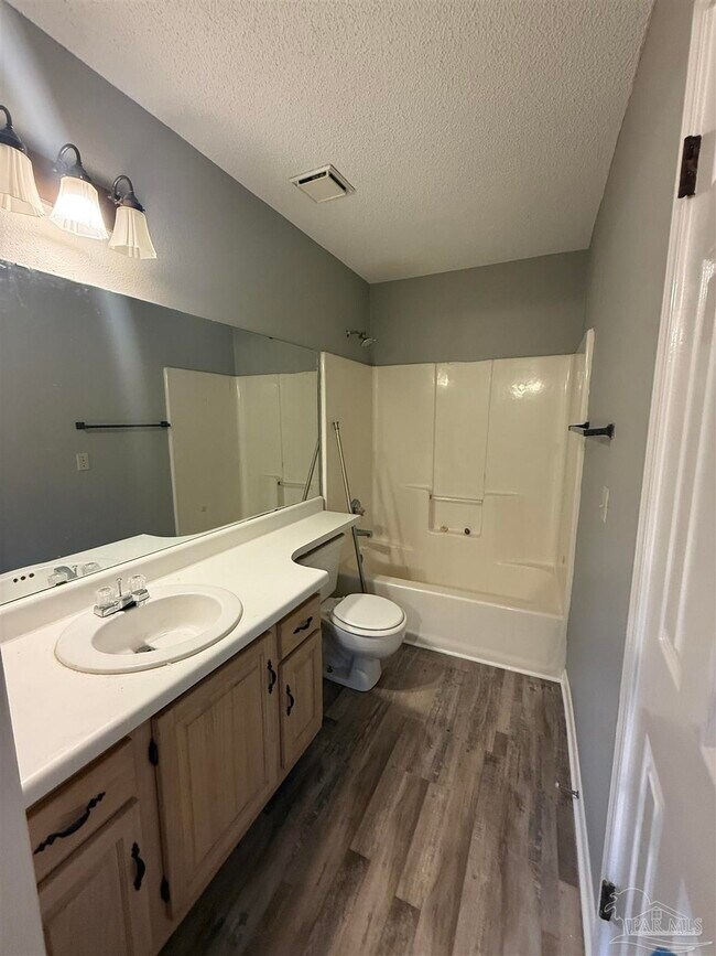 Building Photo - 4571 Baybrook Dr