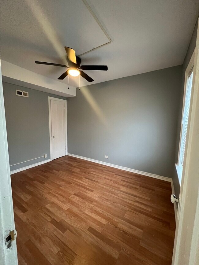 Building Photo - 7800 S Burnham Ave