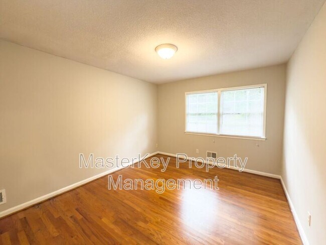 Building Photo - 544 Ellynn Dr