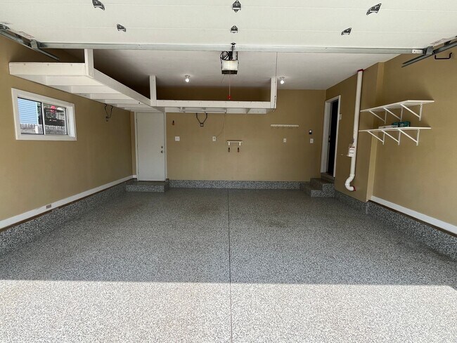 Building Photo - Beautifully Updated 4-Bed Home in Prime NW...