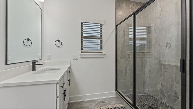 Building Photo - Charming 3-Bedroom Retreat with Cozy Fireplace