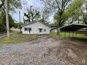 Building Photo - 420 1/2 N. Oak Ave.
