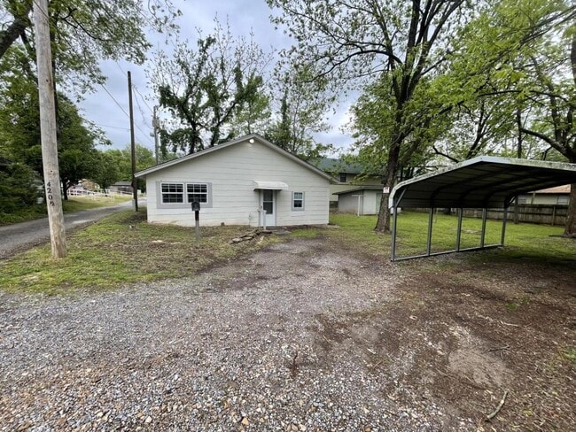 Primary Photo - 420 1/2 N. Oak Ave.