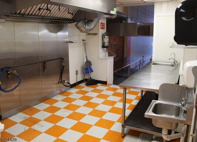 Building Photo - 396 S Main St