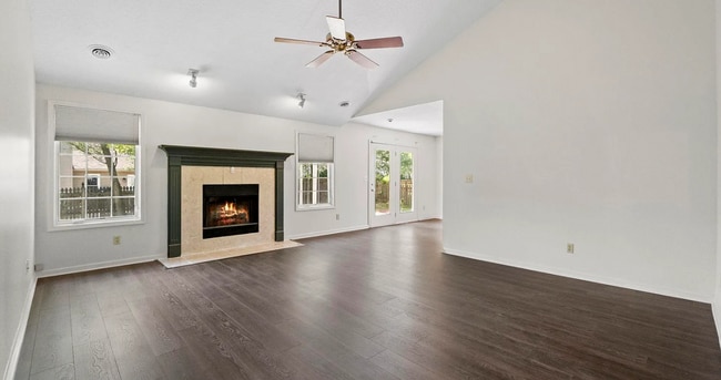 Building Photo - BEAUTIFUL 3 bedroom home available in June!