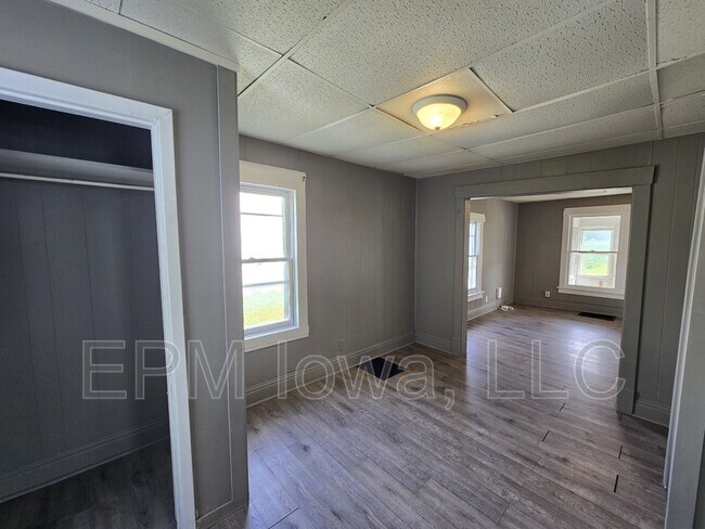 Building Photo - 211 Manson St