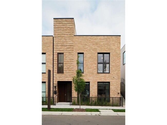 Building Photo - 262 West Dr