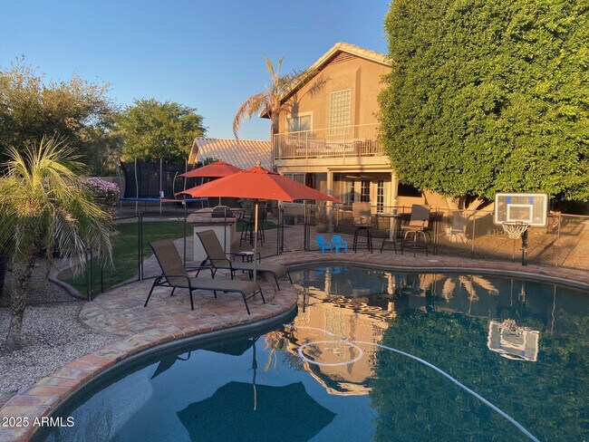 Building Photo - 3798 E Encinas Ave