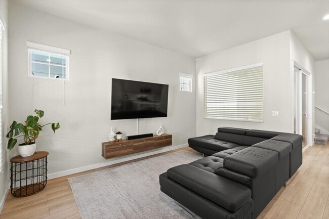 Building Photo - 3 Bed 2.5 Ba 2 Car Garage with solar!