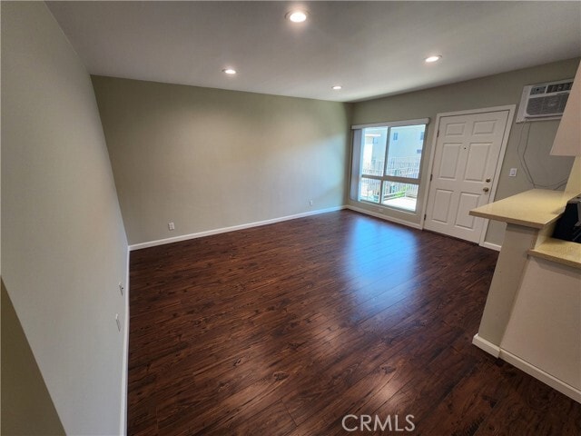 Building Photo - 7925 Vineland Ave
