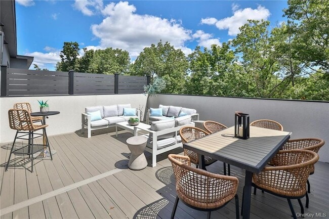 Building Photo - 162 Bedford Rd