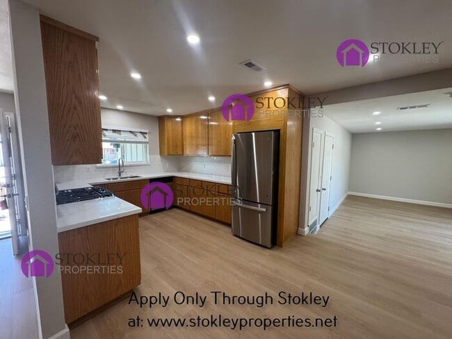 Building Photo - 6346 Escallonia Dr