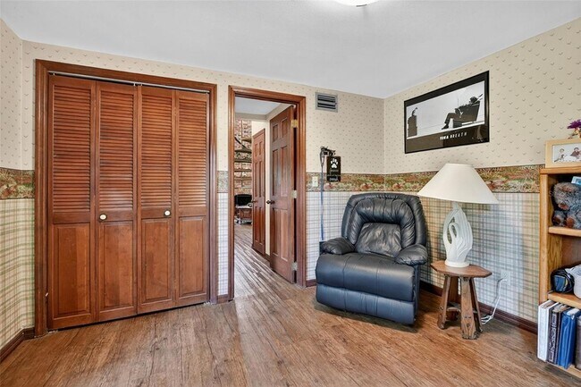 Building Photo - 1517 Manor Way