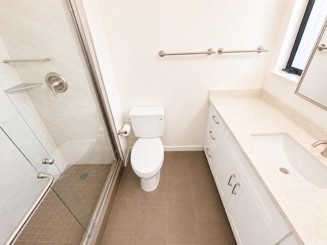 Building Photo - Townhome has been remodeled top to bottom, everything brand new!