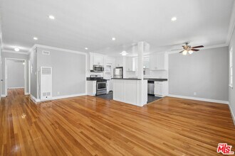 Building Photo - 5329 Vantage Ave