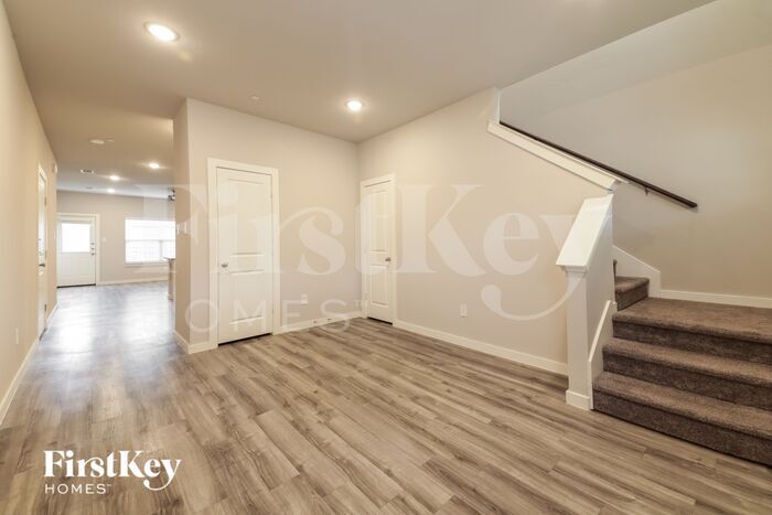 Building Photo - 605 Ava Trl