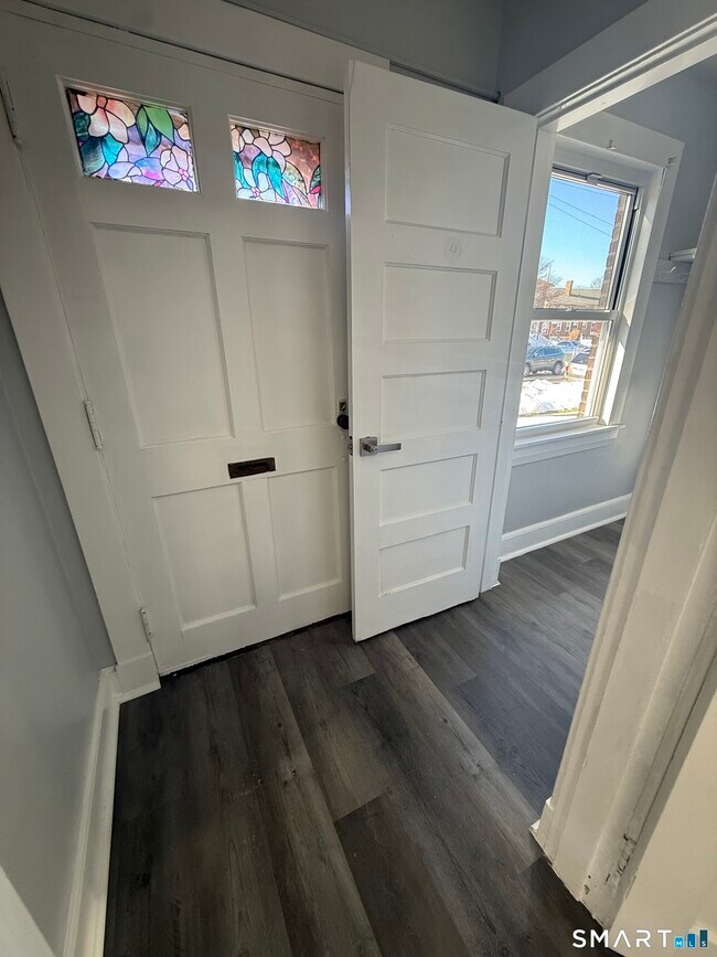 Building Photo - 36-40-40 Carver St