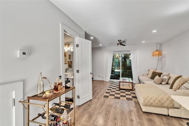 Building Photo - 3808 Southway Dr