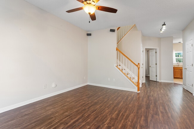 Building Photo - 1 Edgebrook Cir