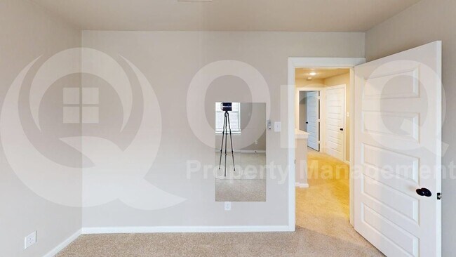 Building Photo - 5521 Capilano Ct