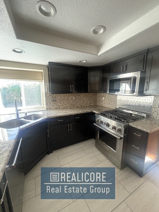 Building Photo - 10937 Sonora Ave