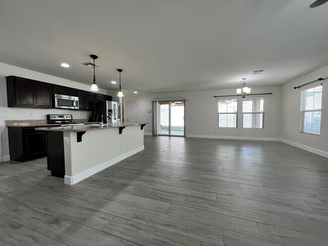 Building Photo - 2880 E Binner Dr