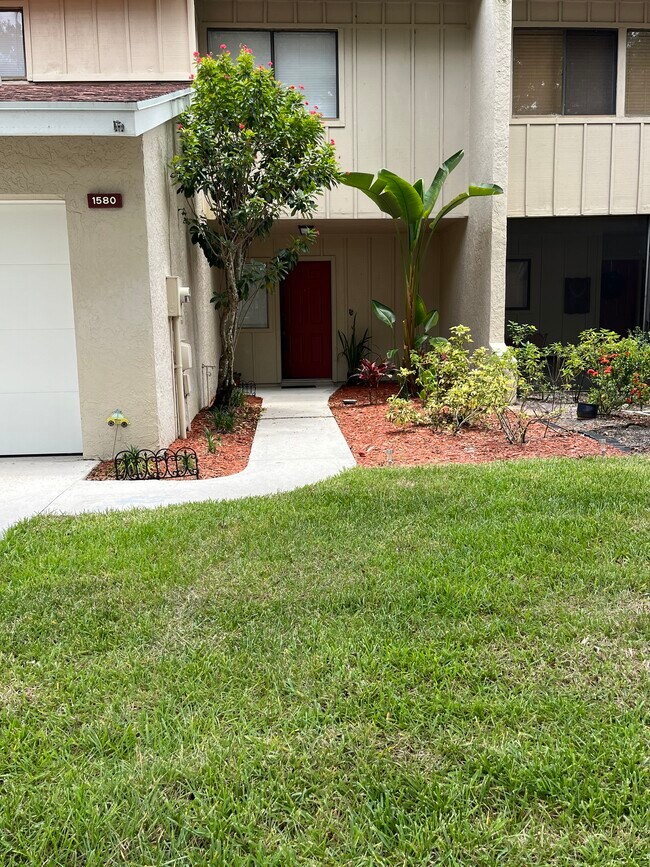 Building Photo - 1580 SW Crossing Cir