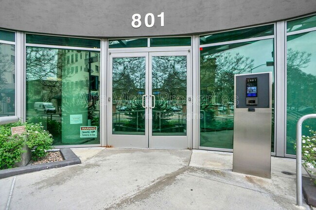 Building Photo - 801 Ash St