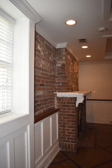 More details of living room - 101 W Oglethorpe Ave