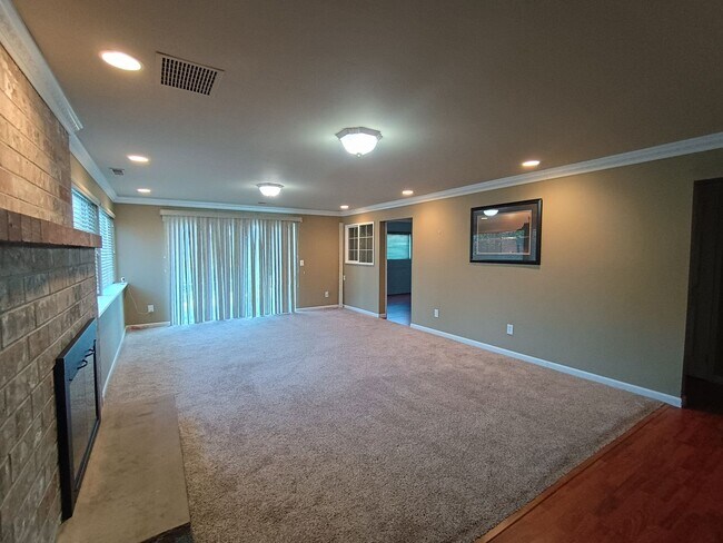 Building Photo - Elegant Home with Captivating Sound Views
