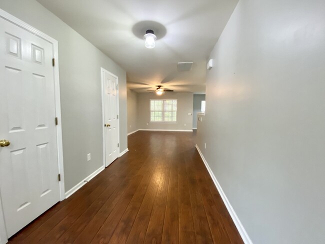 Building Photo - Spacious, Two Bedroom Town House!