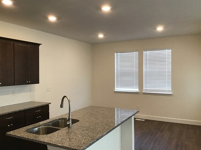 Building Photo - 2321 E Tumbleweed Rd