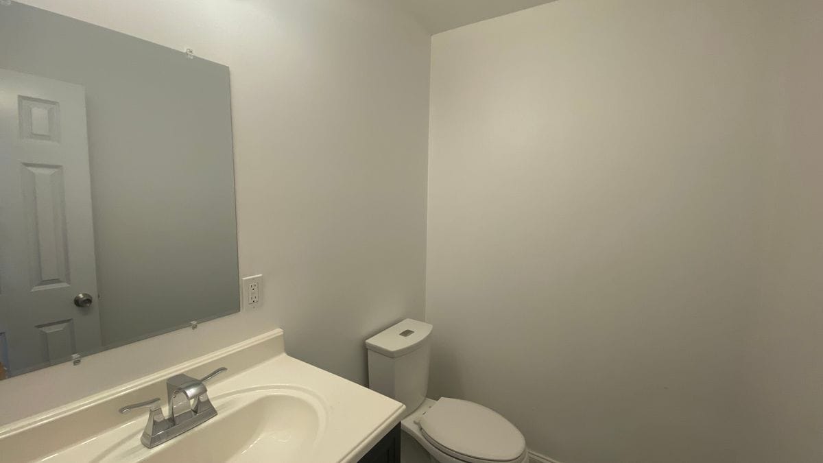 Building Photo - 4948 Laine Ave