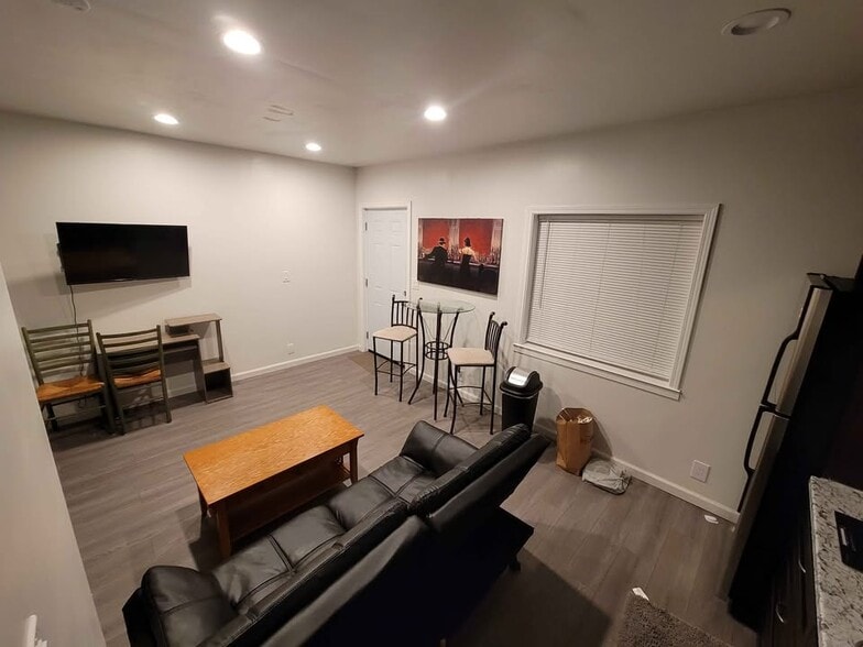 Building Photo - 21366 Mission Blvd