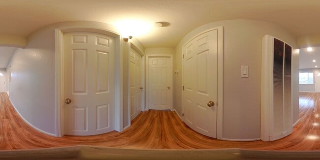 Building Photo - Upstairs 2 Bedroom/1 Bath Apartment with Garage in Charming and Well Maintained Four-Plex