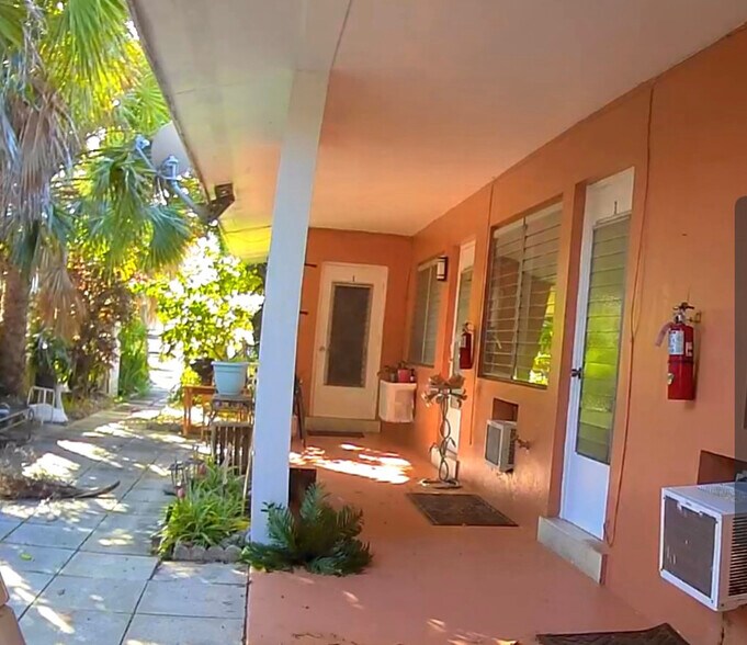 Building Photo - 728 SE 19th Ave